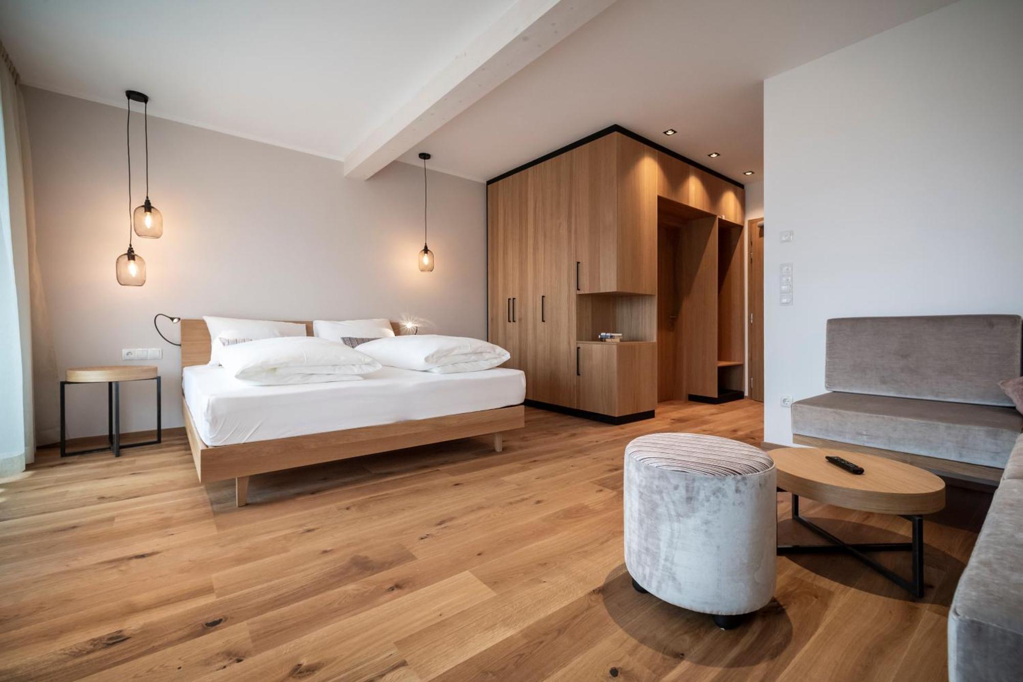 Erzherzog Johann 4* Scena